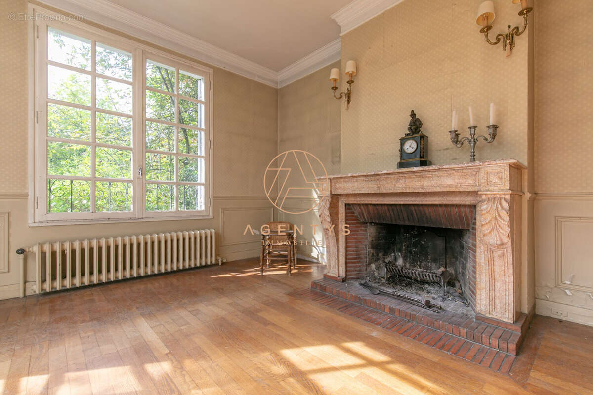 Maison à SAINT-MAUR-DES-FOSSES