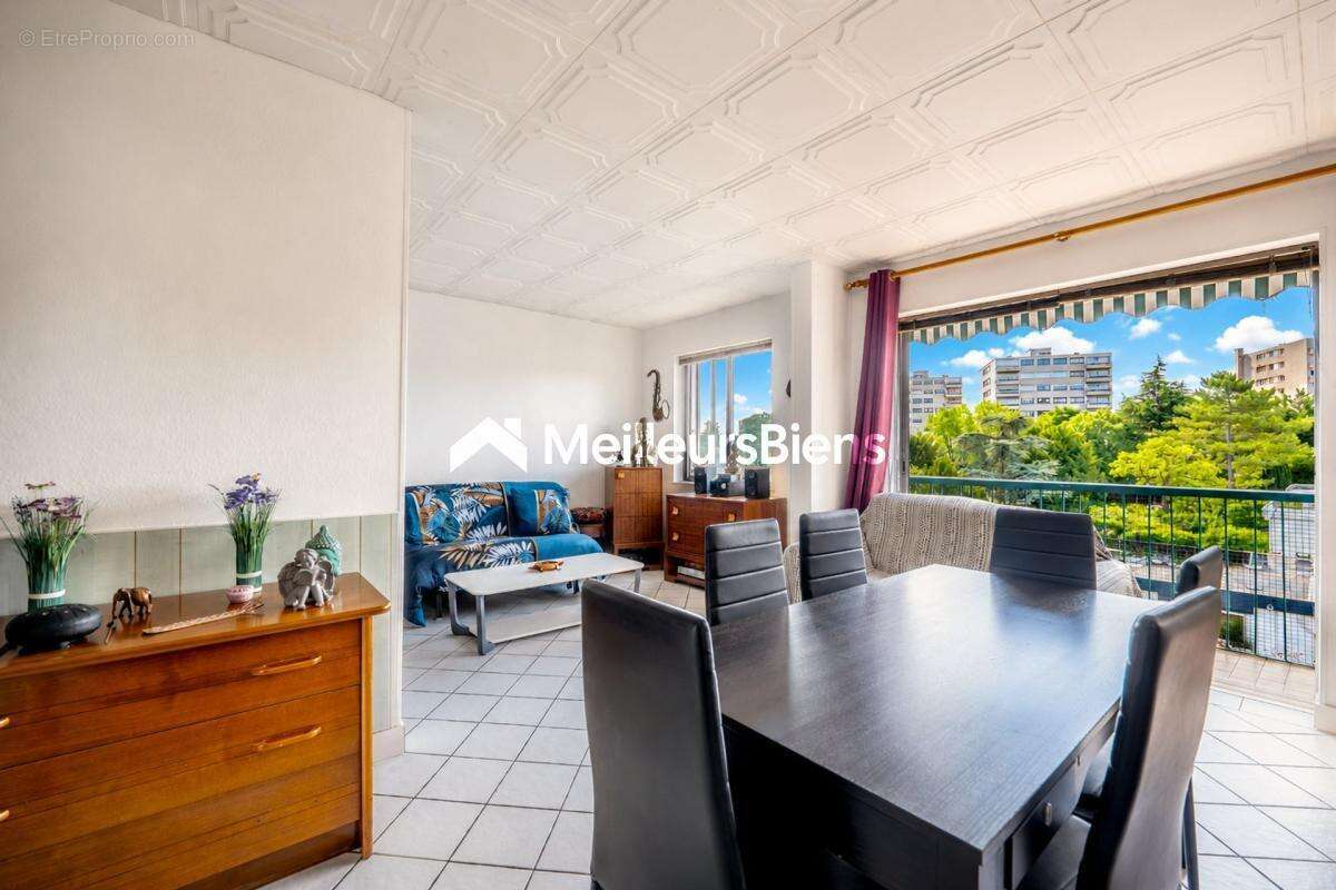 Appartement à FRESNES