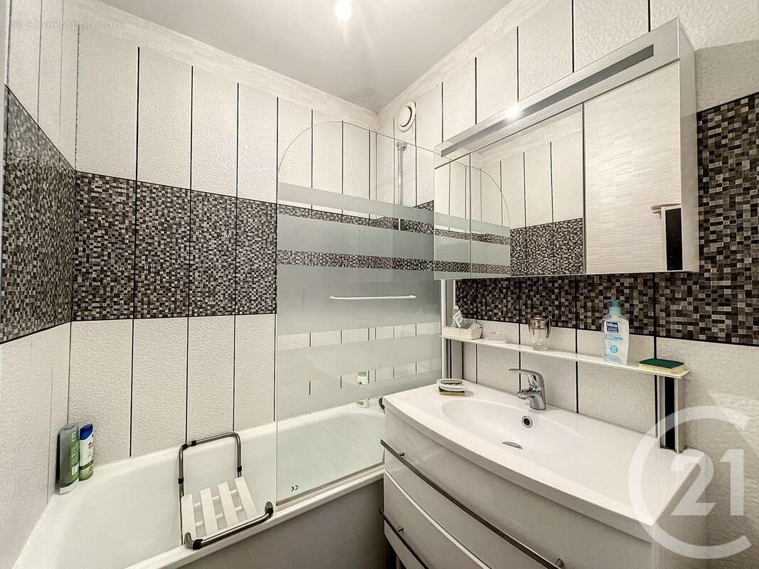 Appartement à SAINTE-SAVINE