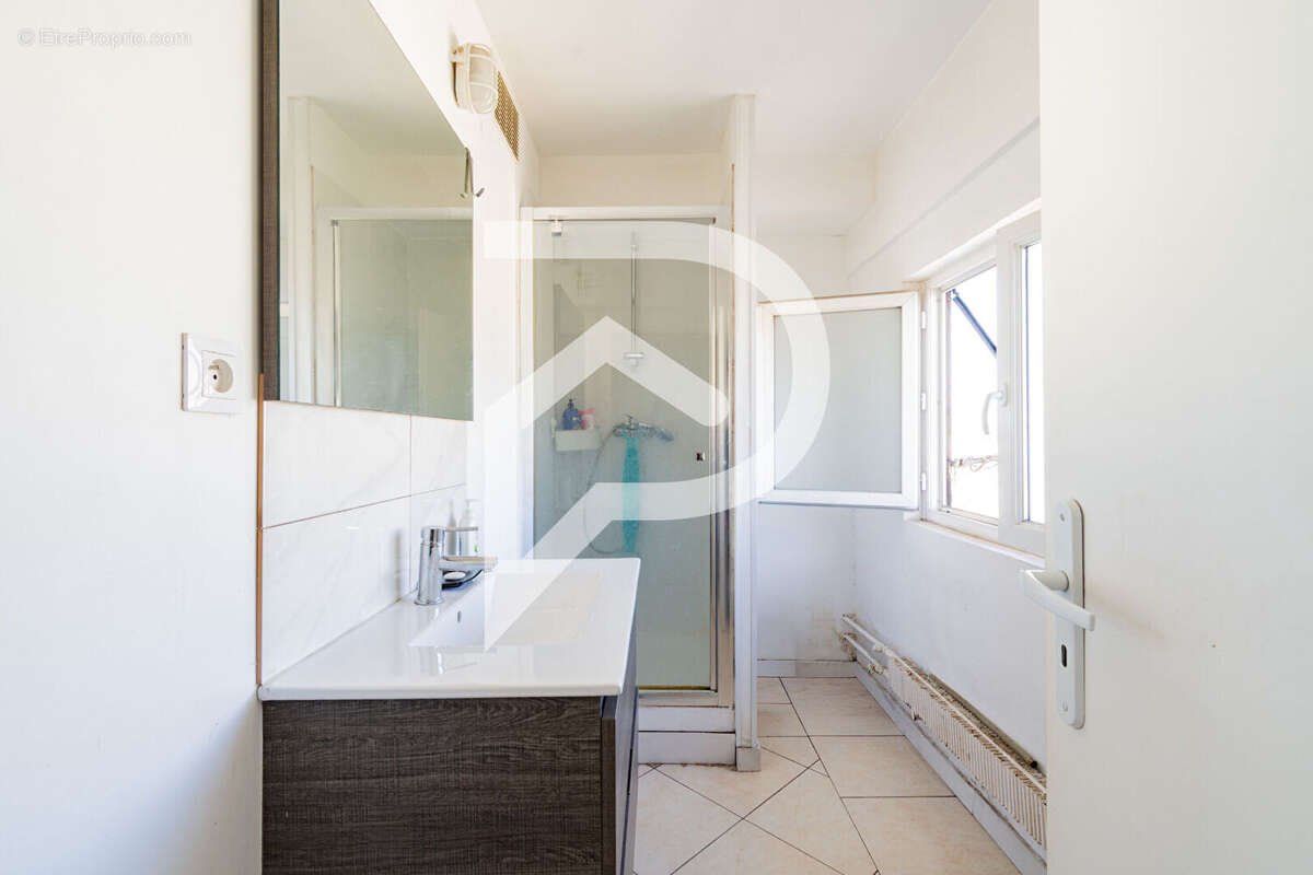 Appartement à MARSEILLE-3E