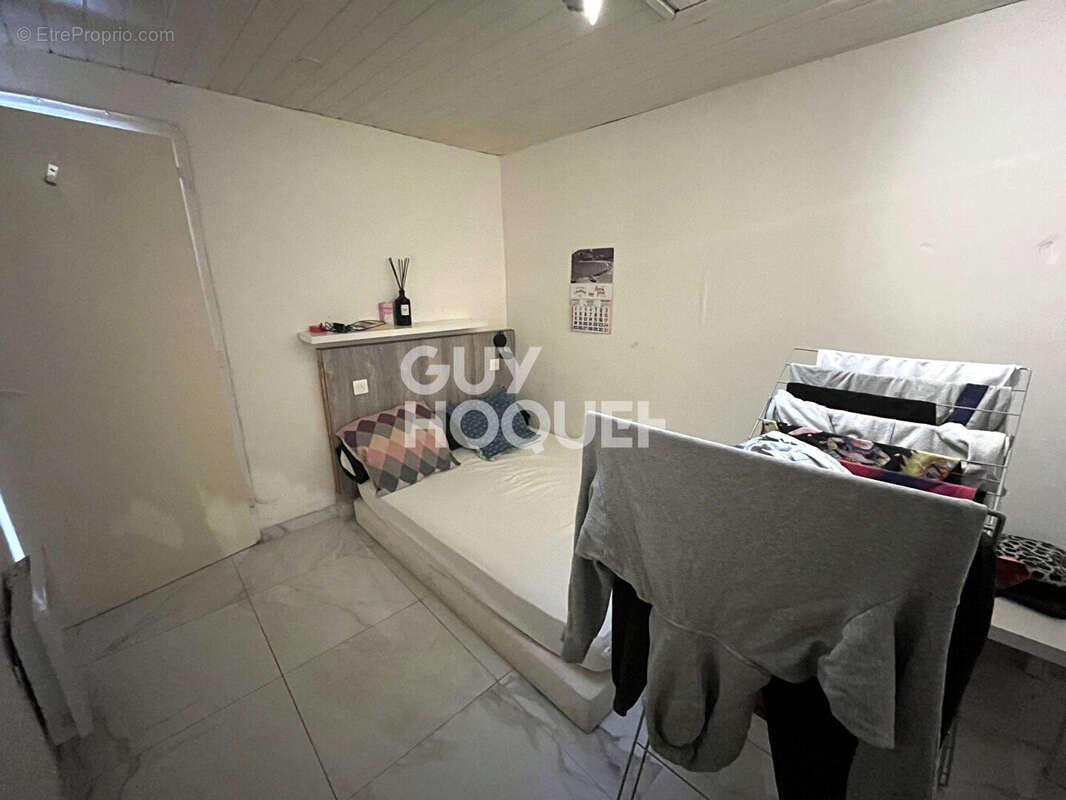 Maison à SAINT-LAURENT-DE-LA-SALANQUE