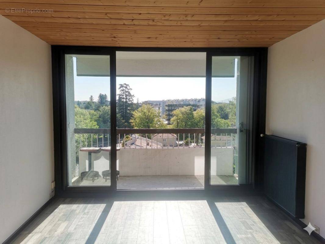 Appartement à BILLERE
