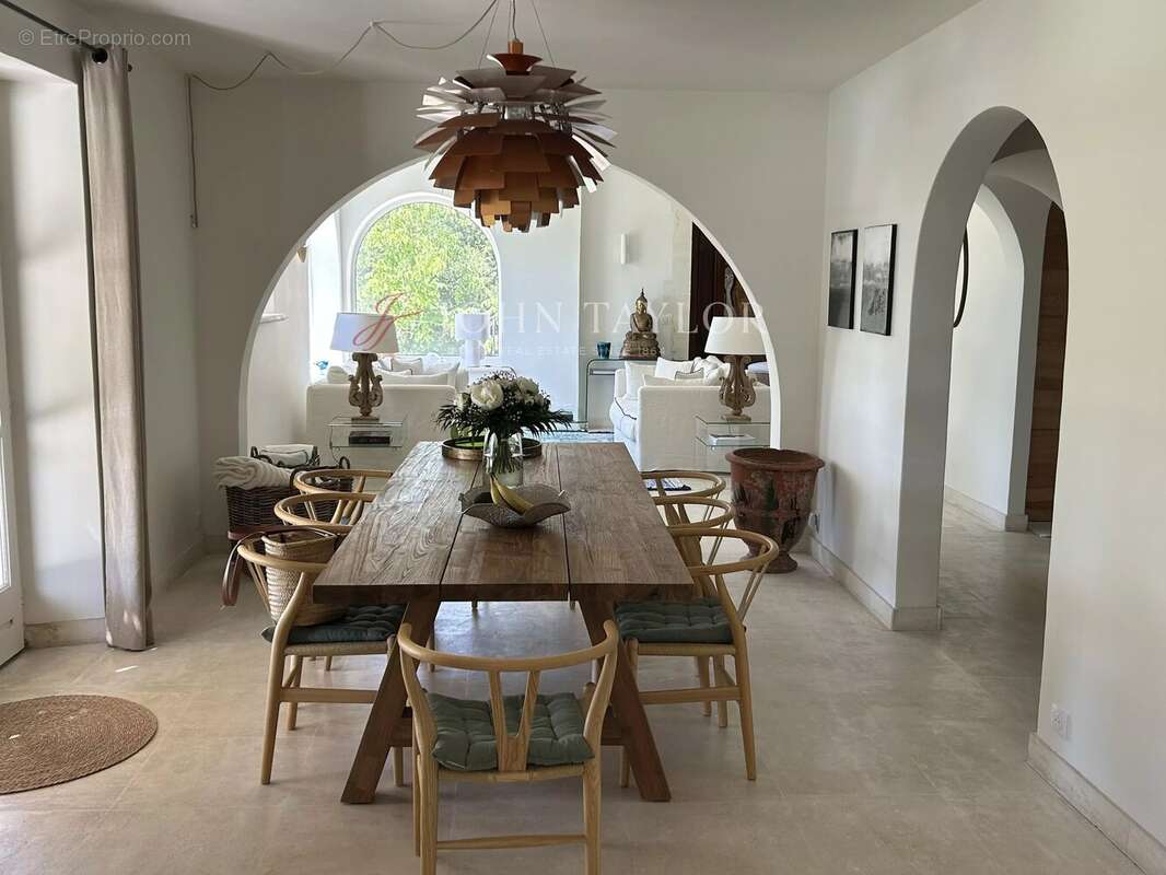 Maison à MONTELIMAR
