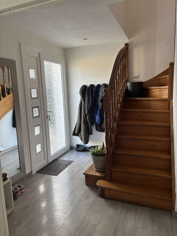 Maison à JOUY-LE-CHATEL