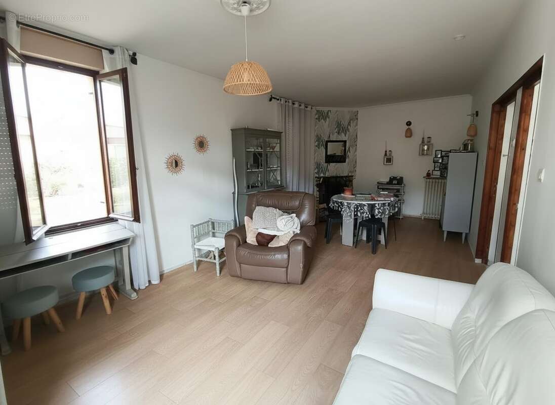 Maison 229 m² à Marcon  - photo 9