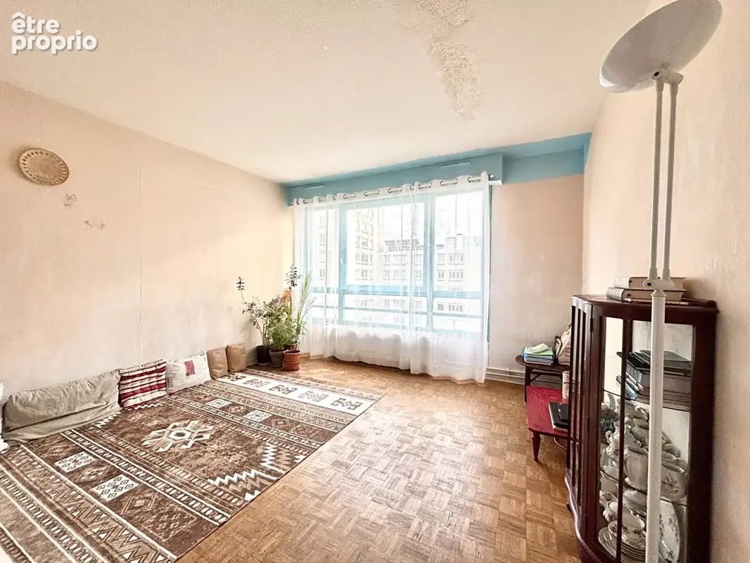 M° Belleville / Rue Rebeval. Appartement type 3 pièces de 65.9 m2 - photo 2