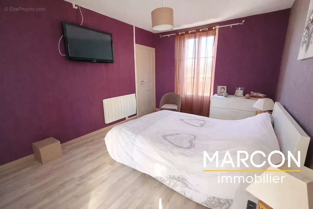 Maison à SAINT-MEDARD-LA-ROCHETTE