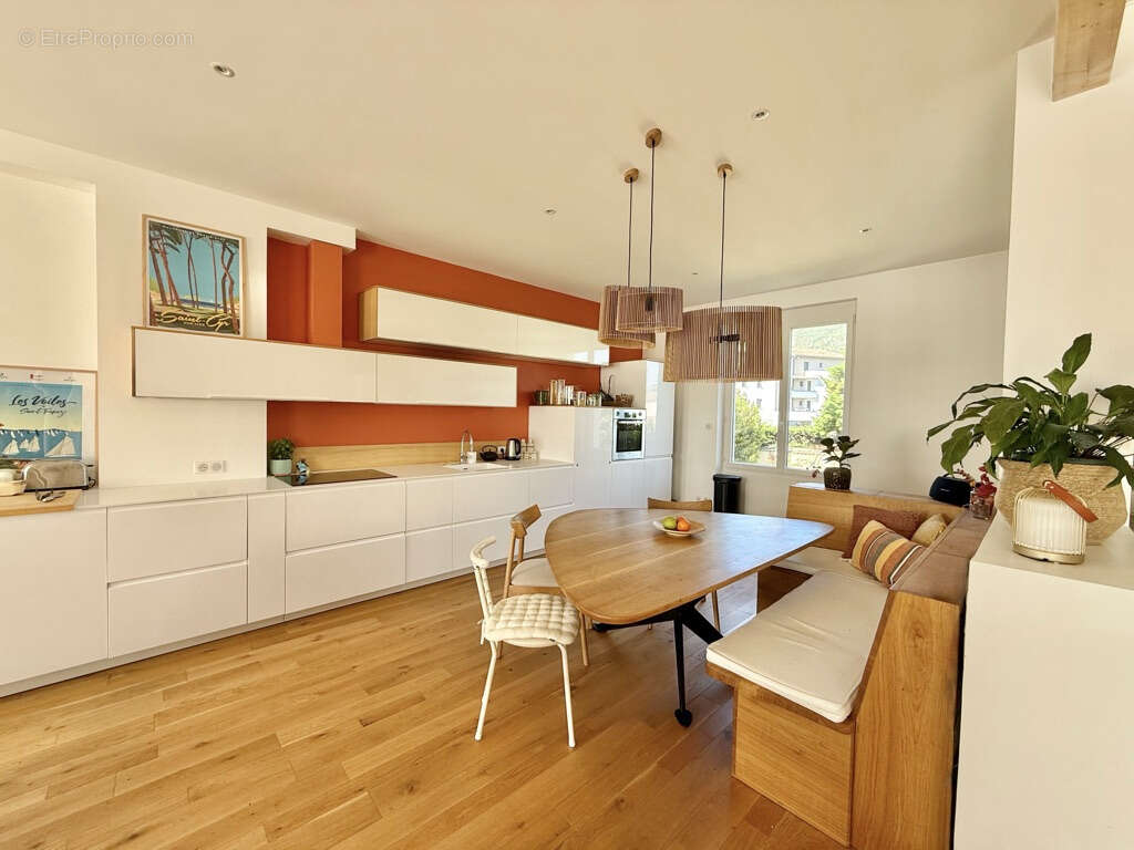 Maison à GUILHERAND-GRANGES