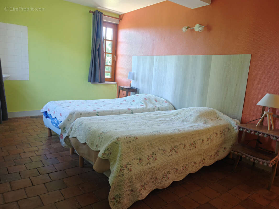 Manoir de Caractère Pierre et Colombages - 7 pièces dont 5 chambres - Dépendance - photo 9