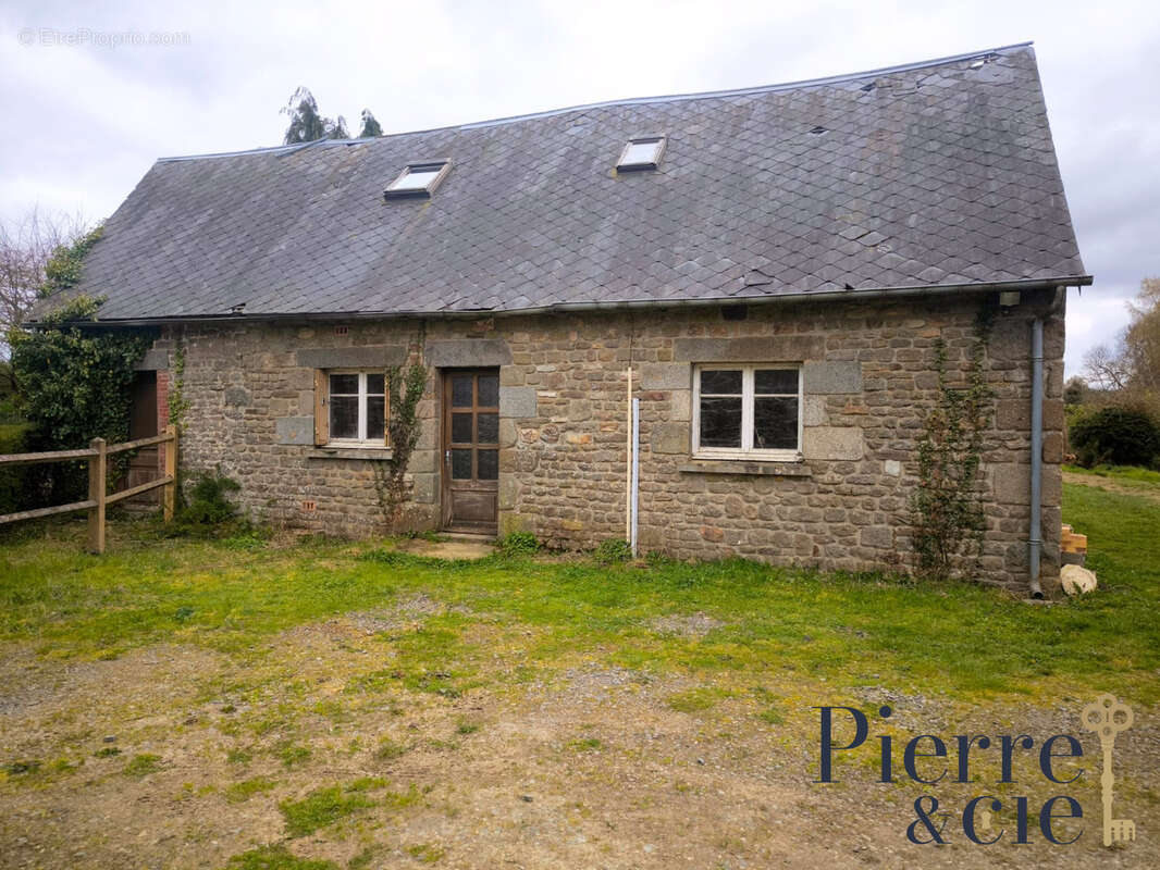 Maison à SAINT-SAUVEUR-DE-CARROUGES