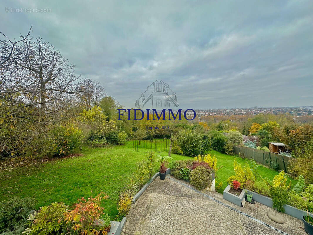 Maison à CHENNEVIERES-SUR-MARNE