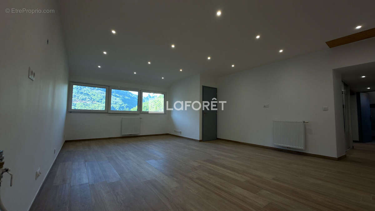 Appartement à SALINS-LES-THERMES