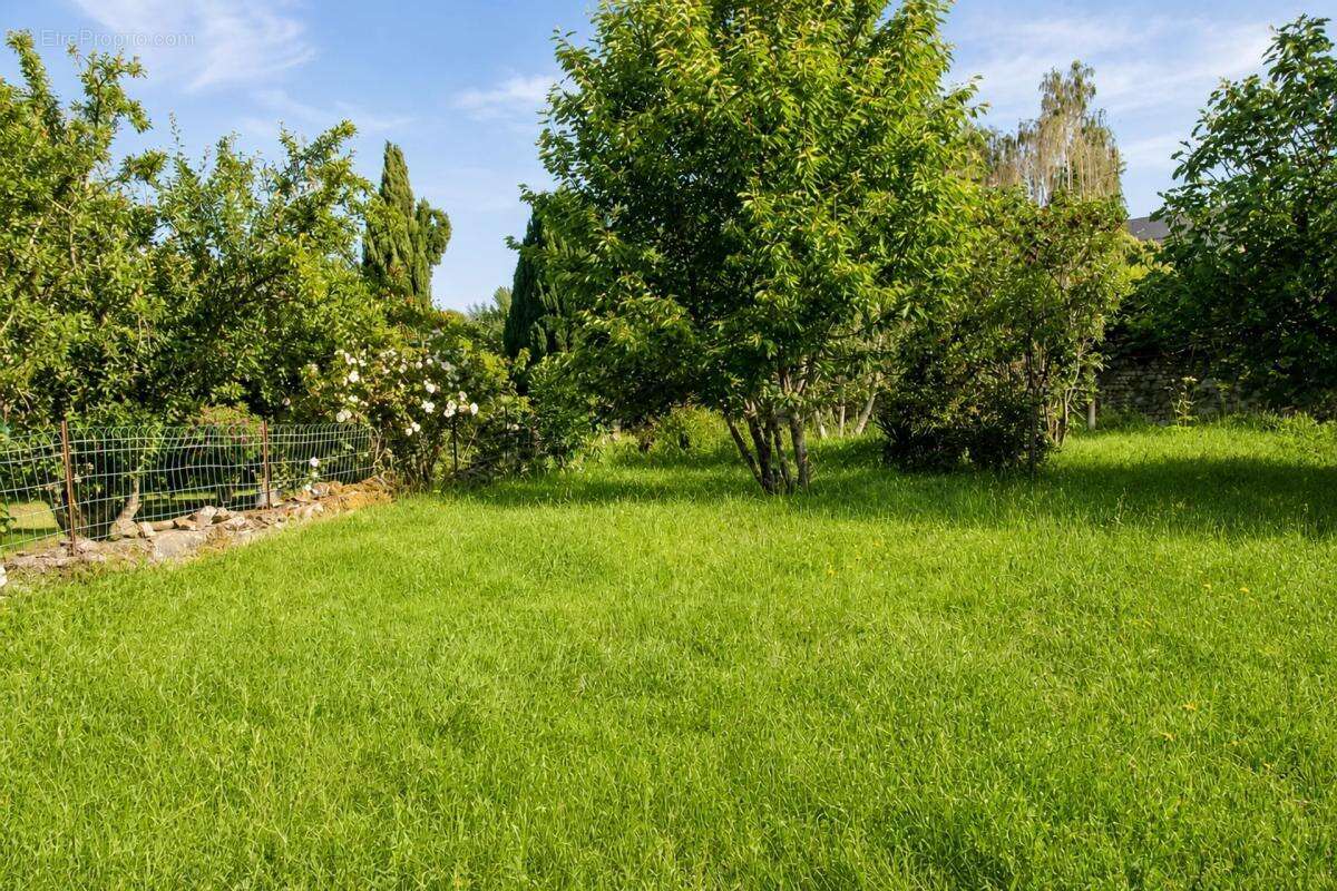 Grande maison de ville avec jardin clos et fort potentiel locatif au cœur de La Souterraine - photo 13