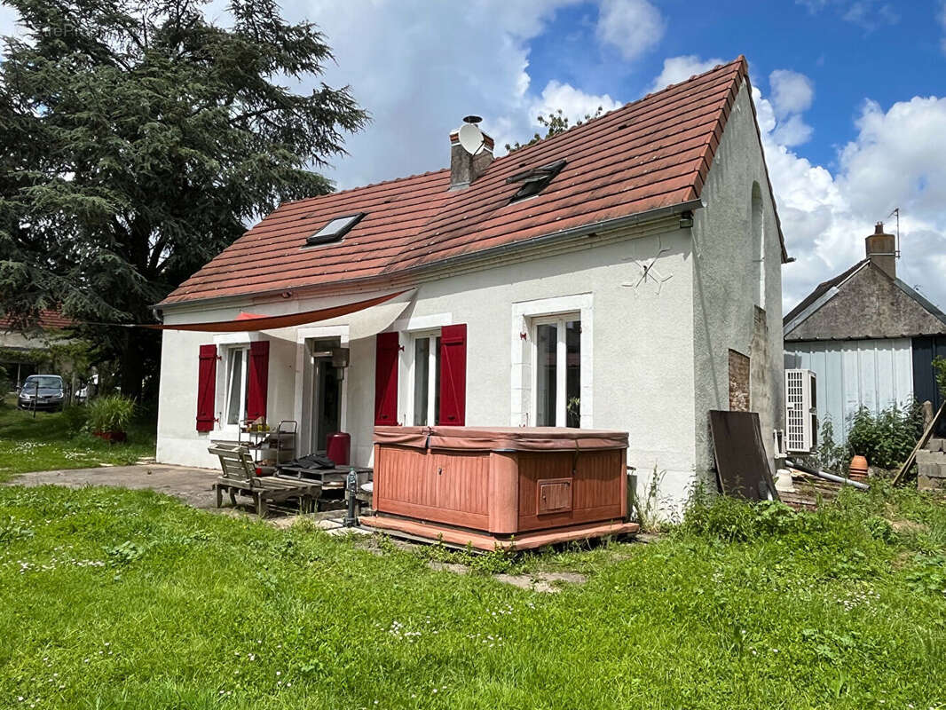 Maison à VILLENEUVE-SUR-CHER