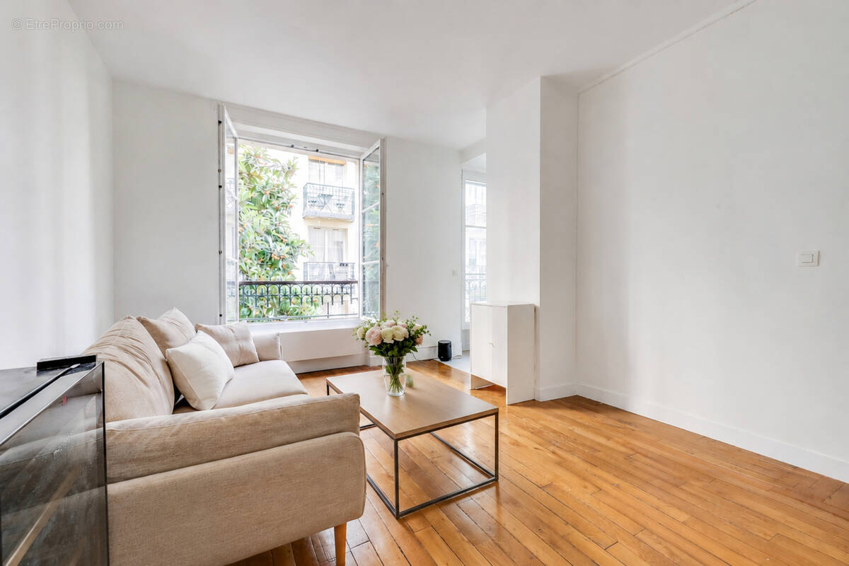 Appartement à PARIS-14E