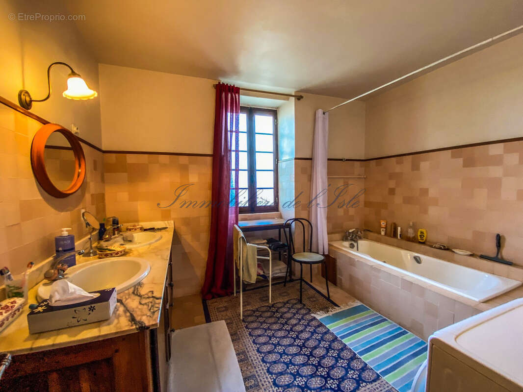Maison à NEUVIC