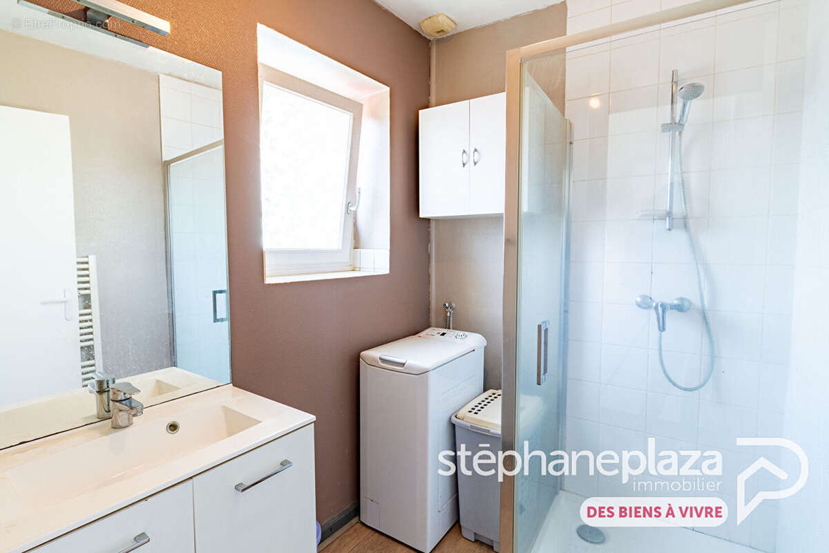 Maison de village de 85m² avec garage de 44m² au centre de Chalamont - photo 7