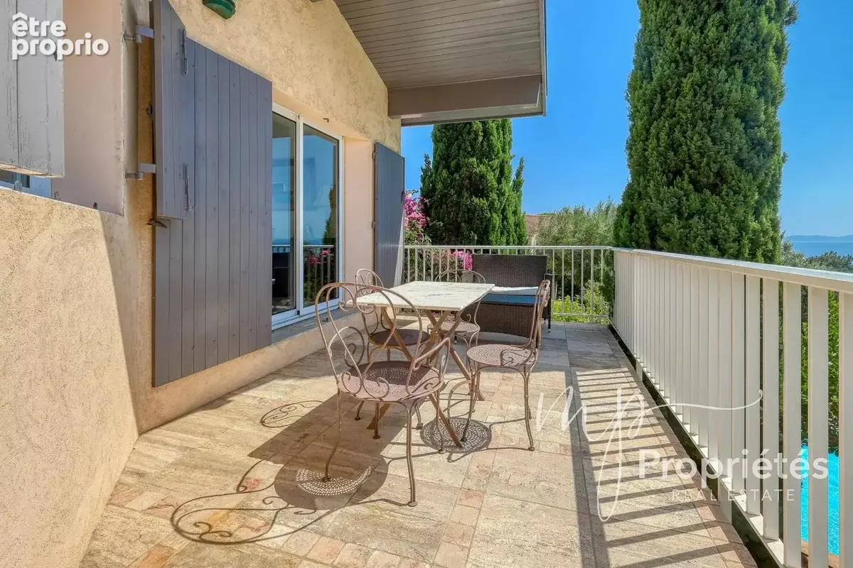 A VENDRE Maison  Rayol Canadel sur Mer. Propriété 300m² vue mer piscine proche plage - photo 32