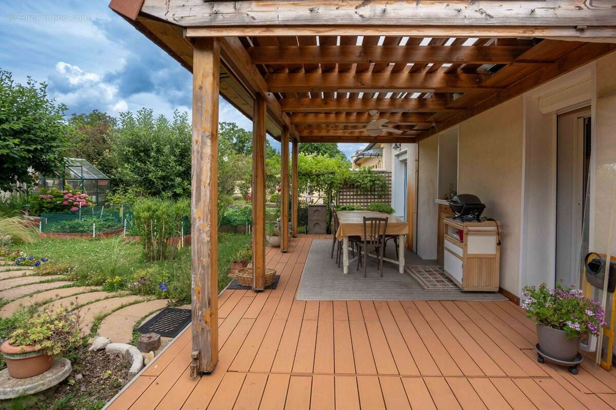 Maison de plain-pied à vendre 5 pièces VENISSIEUX (69) - photo 2