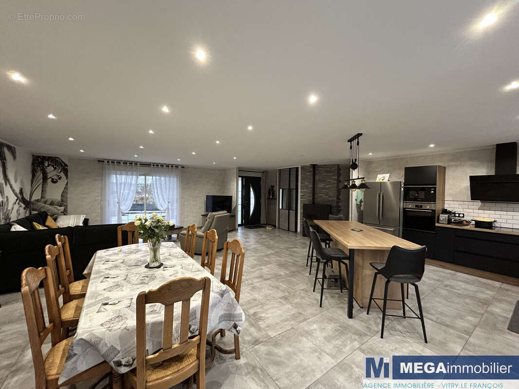 Maison à COURDEMANGES