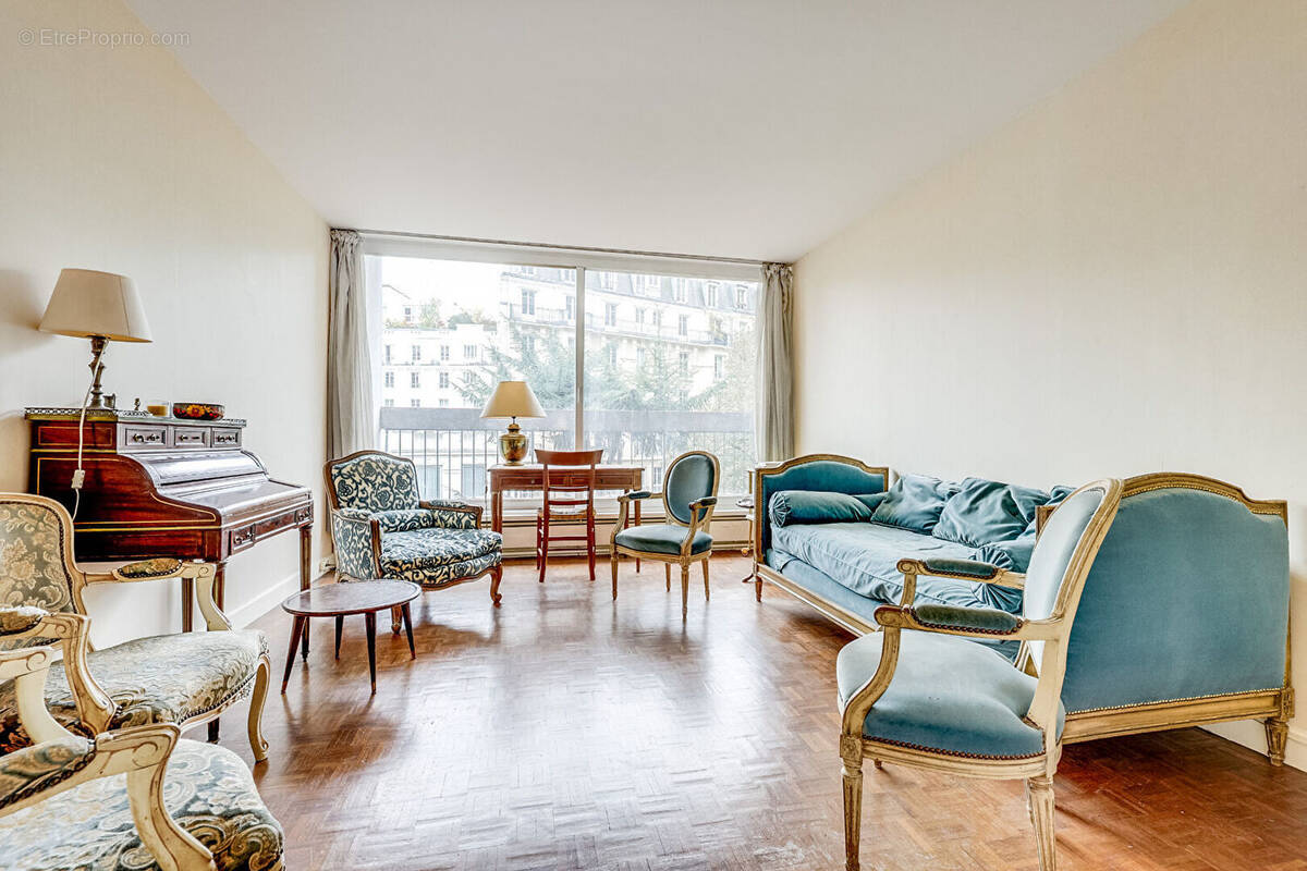 Appartement à PARIS-14E