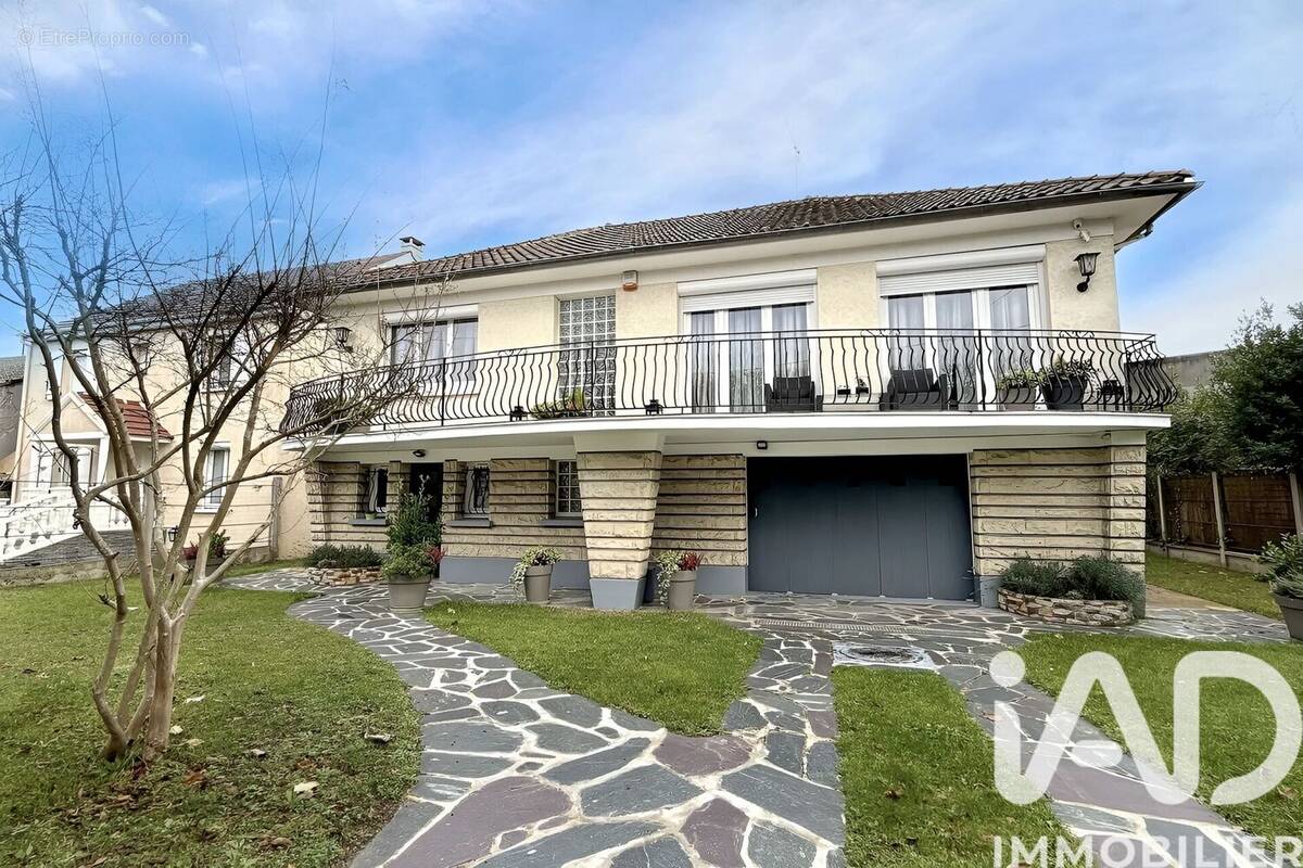 Photo 1 - Maison à CHAMPS-SUR-MARNE