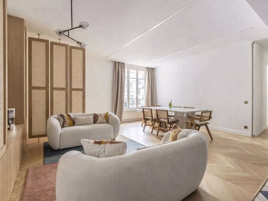 Appartement à PARIS-17E