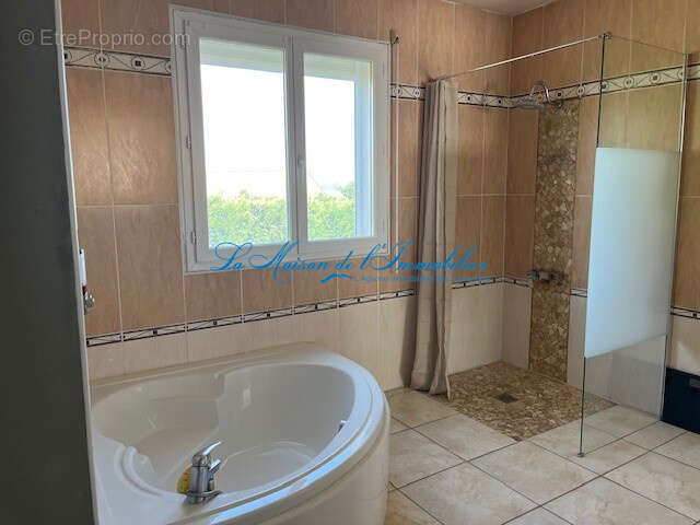 Lédignan, belle Villa F5 avec piscine sur 1428 m2 de terrain clos et aménagé, calme et sans vis-à vis - photo 9