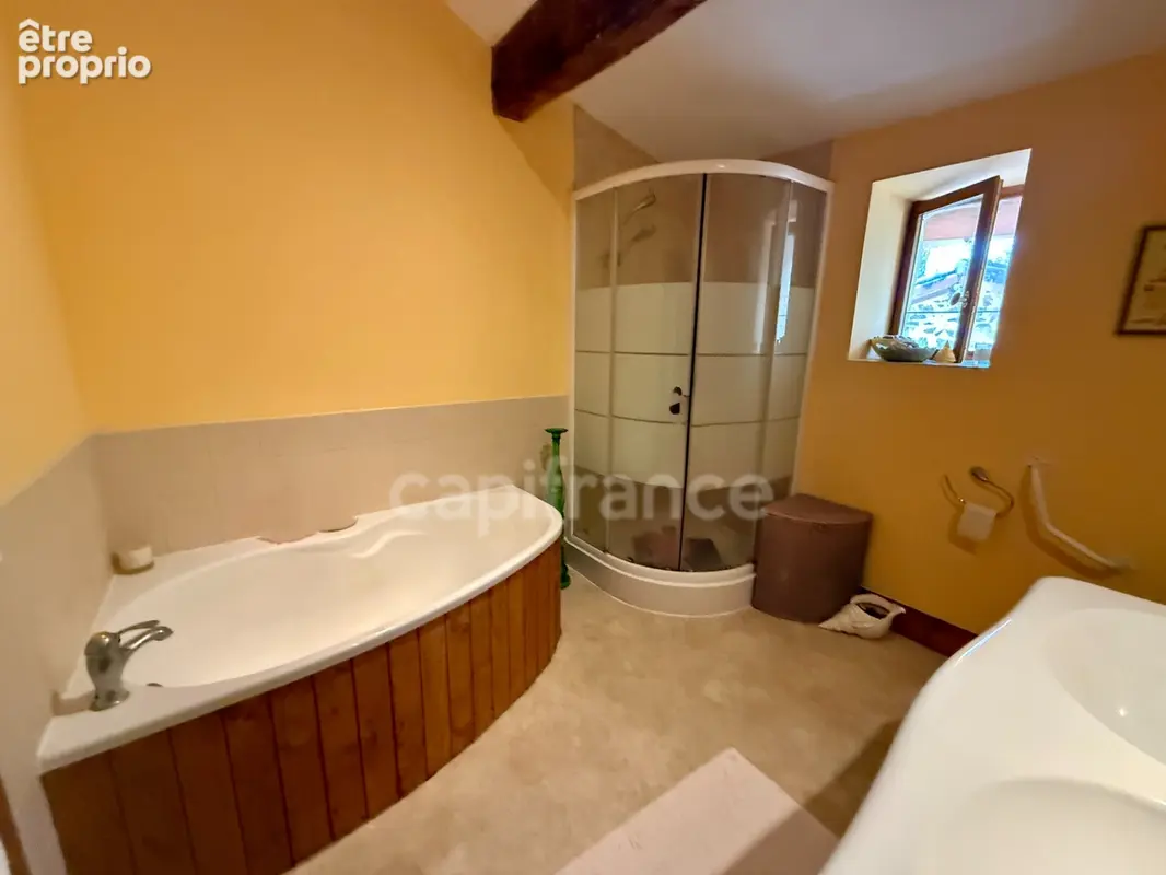 Maison de caractère avec piscine et nombreuses dépendances dans un environnement paisible - photo 9
