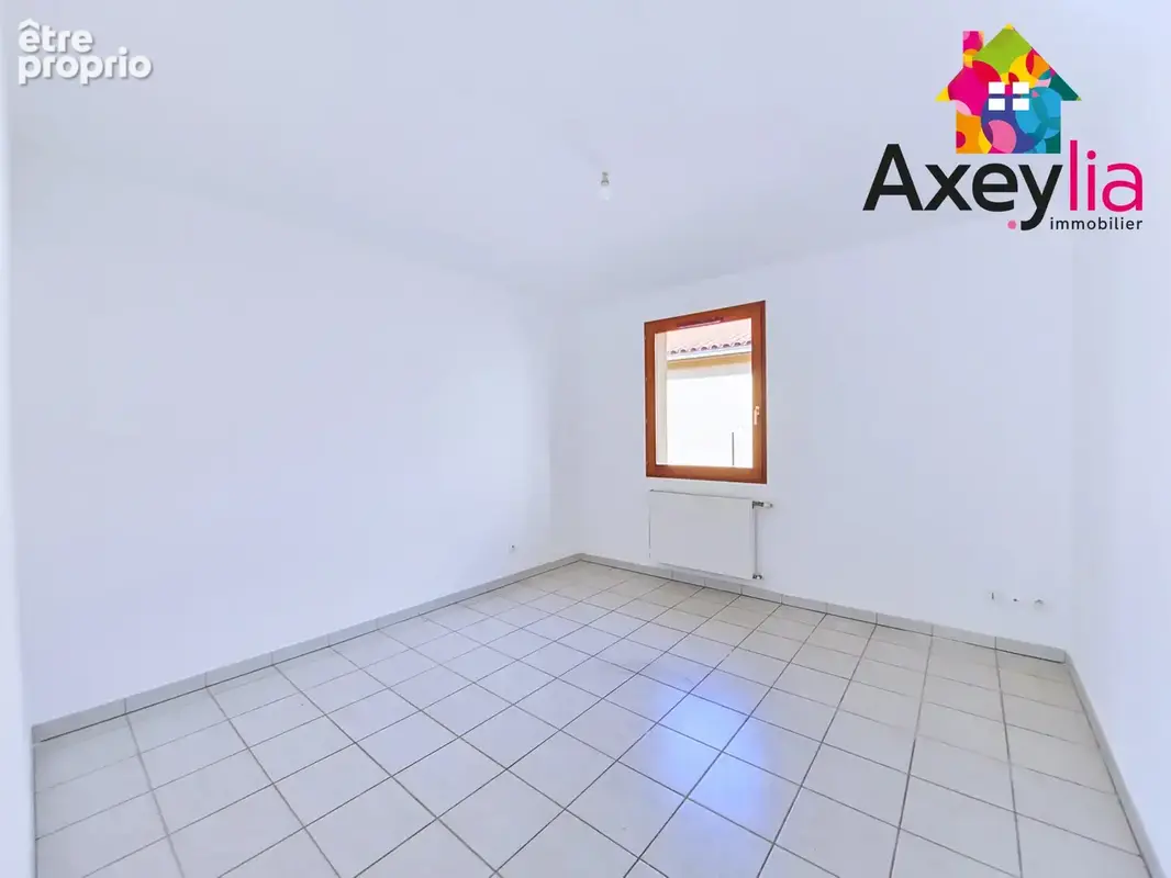 À vendre - charlieu - maison plain-pied 3 chambres avec terrain - photo 9