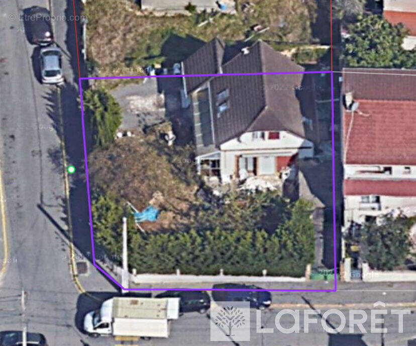 Terrain à LIVRY-GARGAN