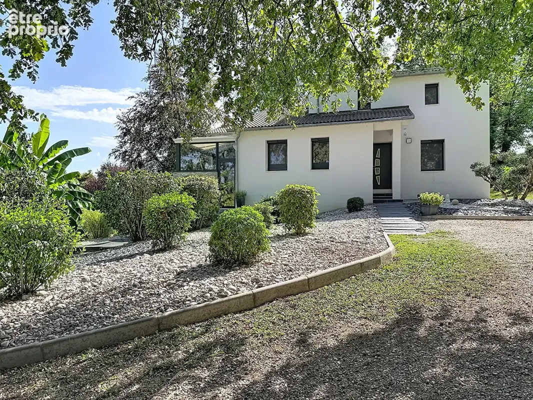 Photo Maison à Villieu-Loyes-Mollon au prix de 570 000€