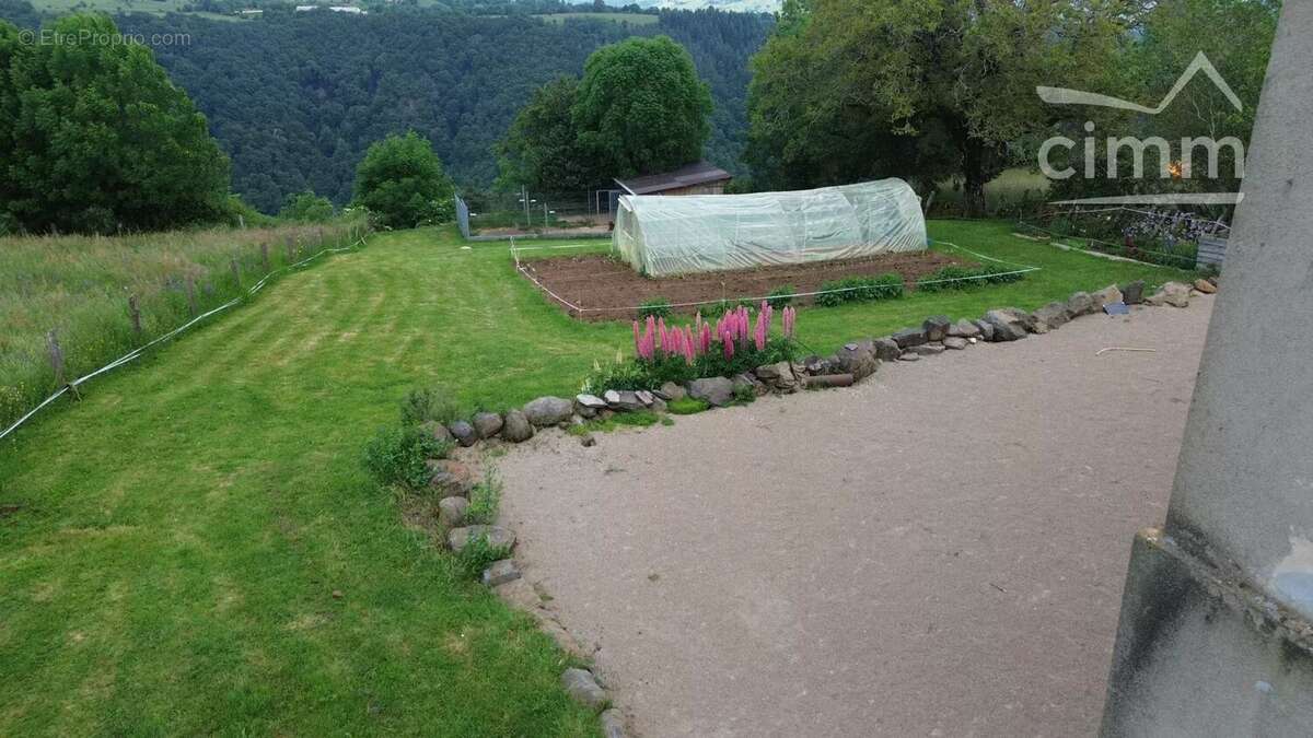 Ensemble immobilier au cœur de l'Aubrac - photo 7