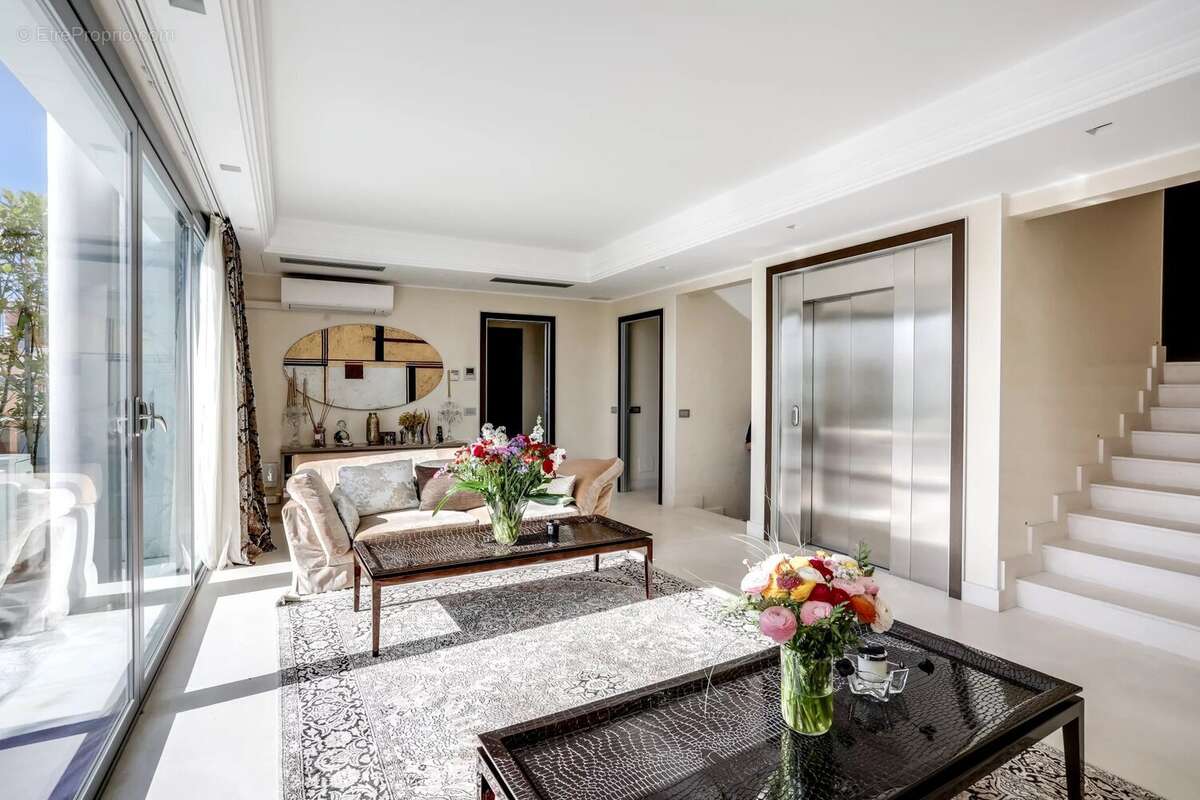 Appartement à ROQUEBRUNE-CAP-MARTIN