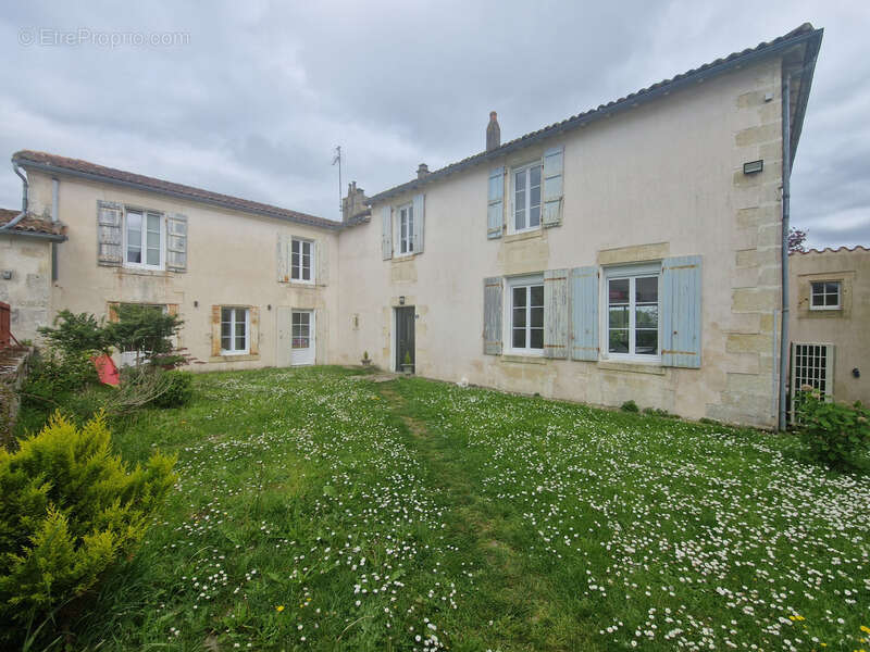 Maison à TONNAY-BOUTONNE
