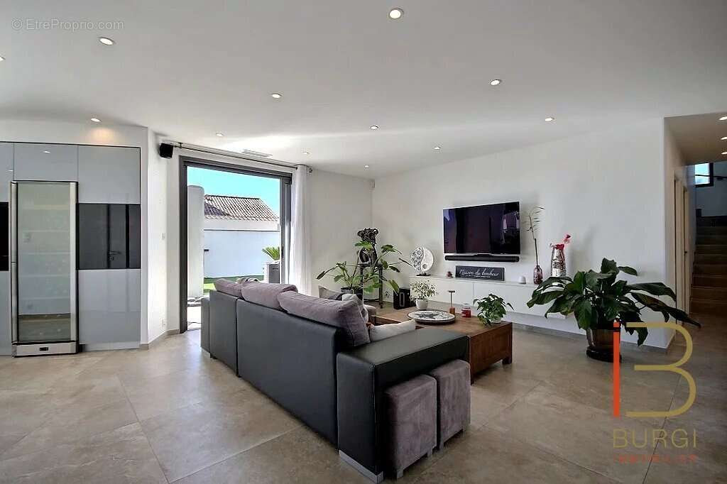 Maison à PUGET-SUR-ARGENS