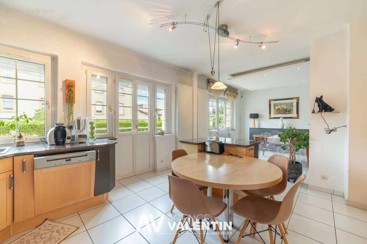 Maison 159 m² à Metz  - photo 4