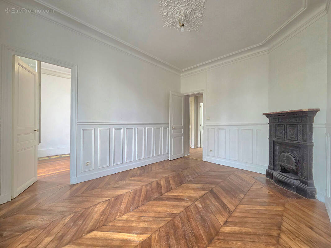 Appartement à LA GARENNE-COLOMBES