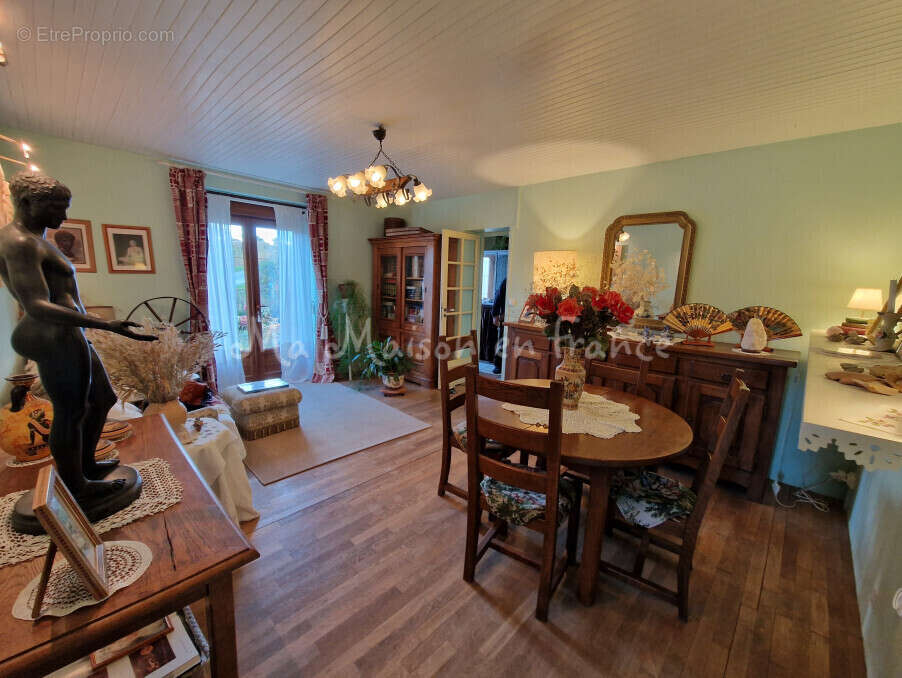 Maison à BELLENAVES