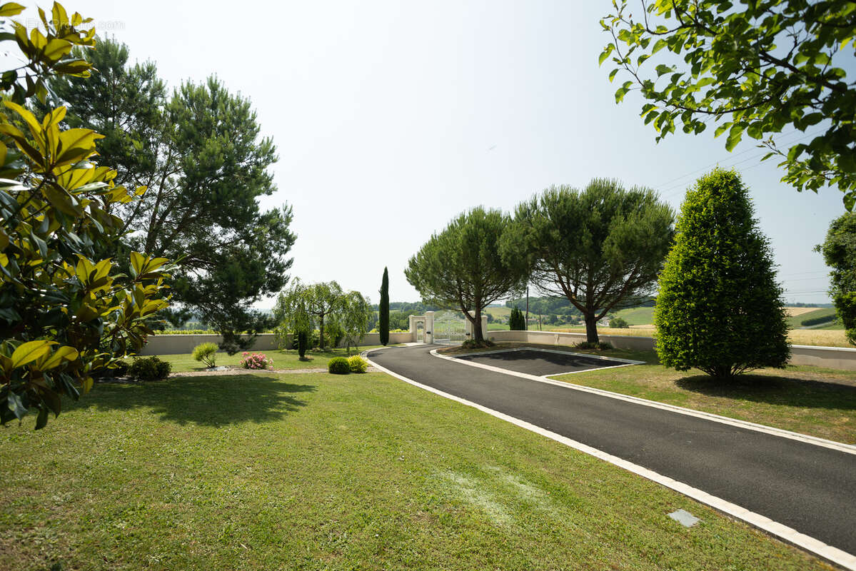 Maison à BARBEZIEUX-SAINT-HILAIRE