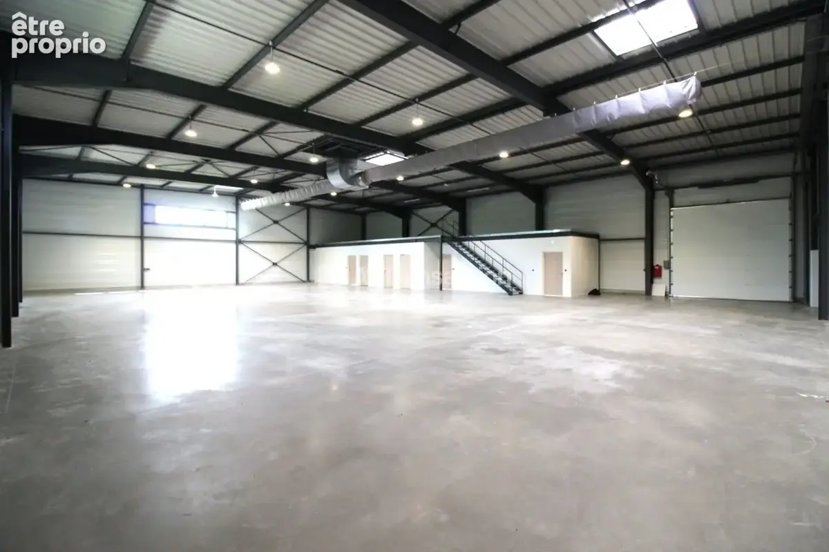 684 m² à Aoste  - photo 3