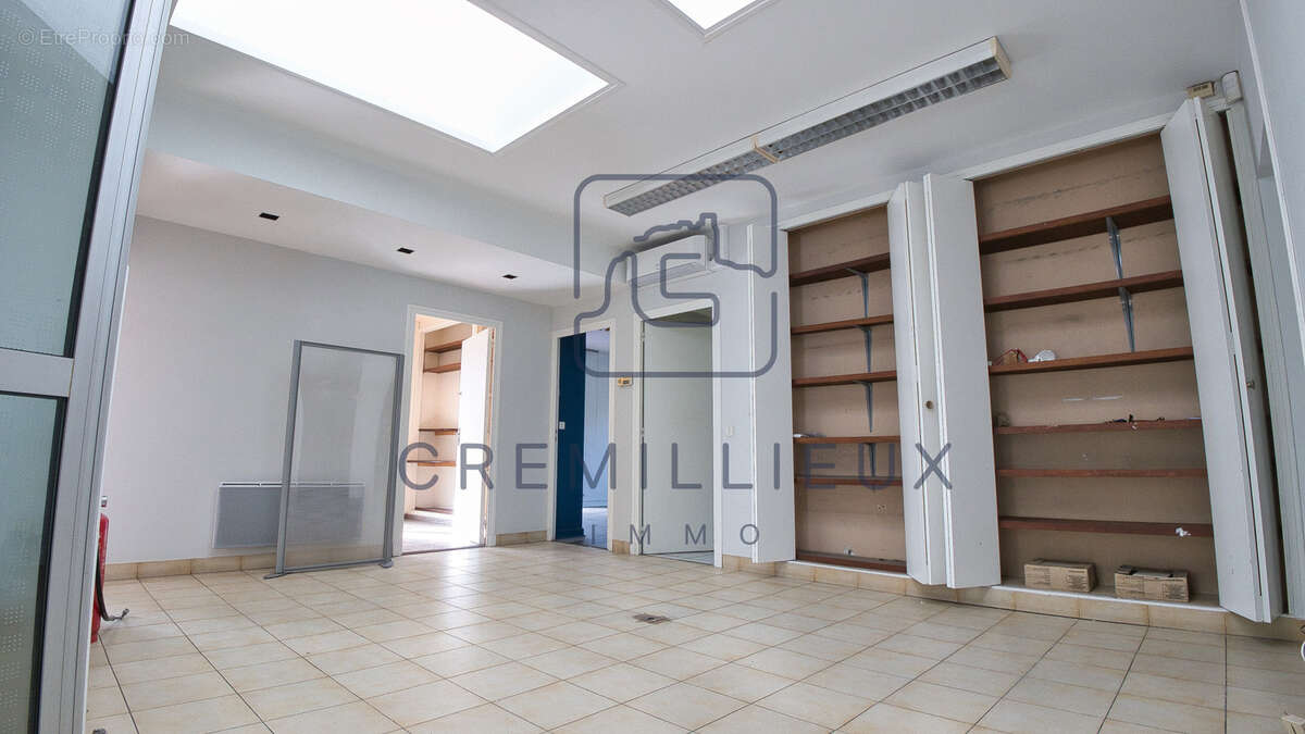 Local commercial ou professionnel Guilherand-Granges 225 m2 - photo 3
