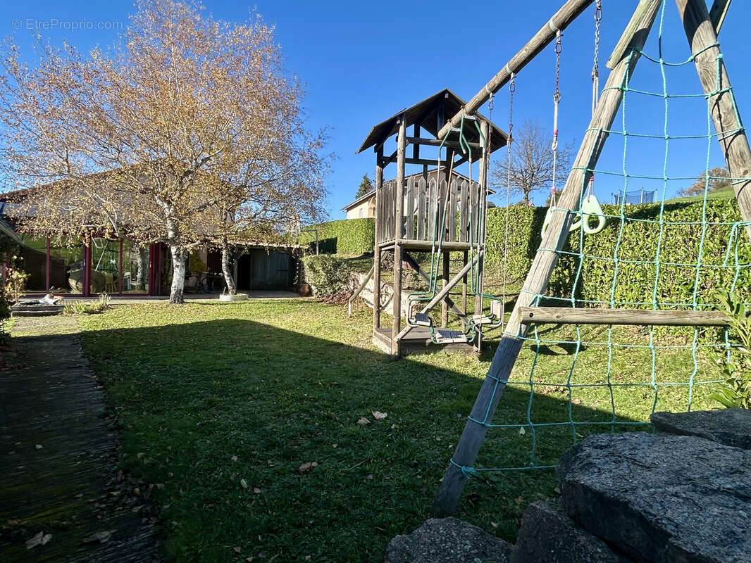 Maison à AMPLEPUIS