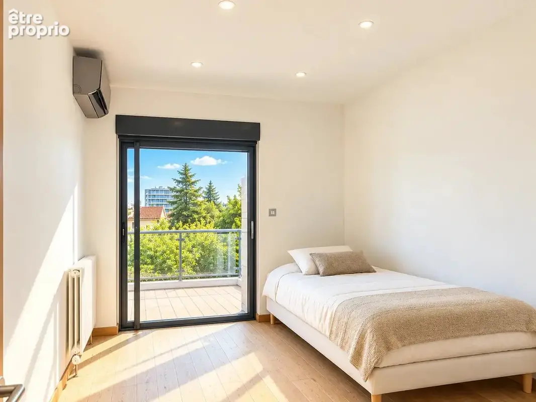 Joinville-le-Pont, Maison moderne avec terrasses et jardin - photo 9