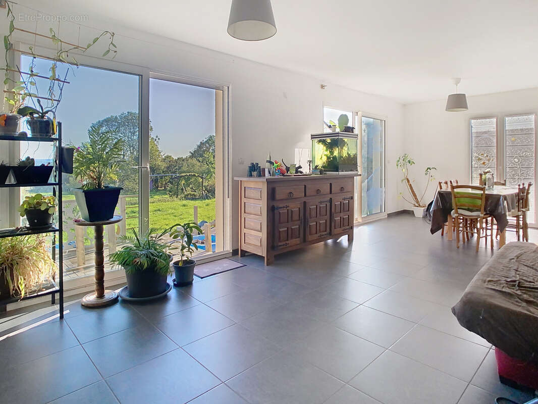 Maison à TILLY-SUR-SEULLES