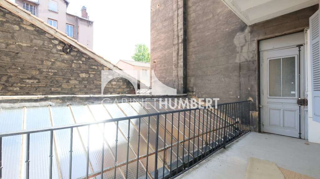 Appartement 42 m² à Saint-Etienne  - photo 6
