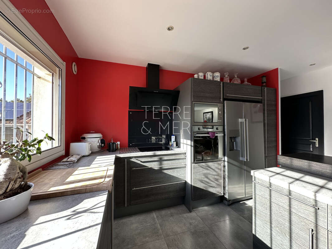 Maison 3 faces sur 492 m2 de terrain avec piscine à Latour-Bas-Elne. - photo 11