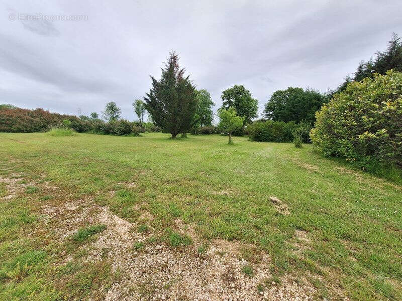 Maison à MAYRINHAC-LENTOUR