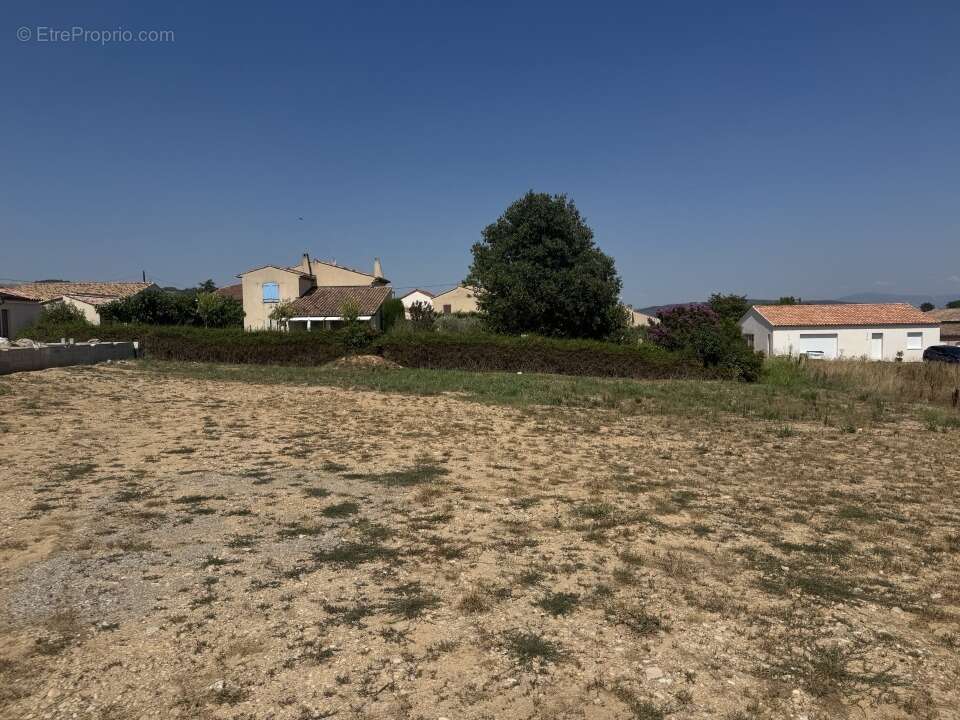 Terrain 686 m² à Volx  - photo 2