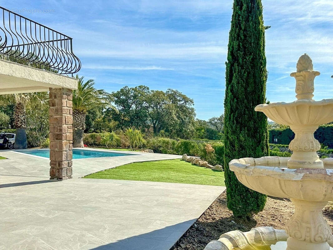 Maison à ROQUEBRUNE-SUR-ARGENS